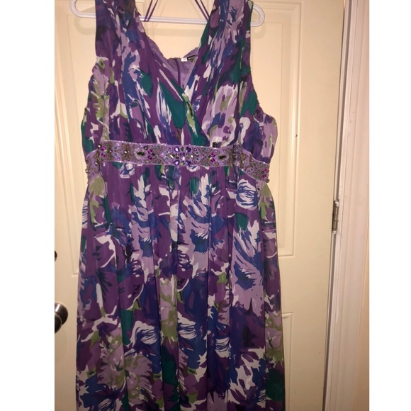 Beautiful dress from JS Boutique - Picture 2 of 5